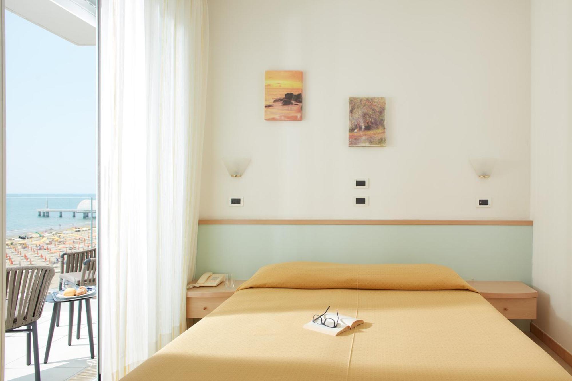 Hotel Pelikan リニャーノ・サッビアドーロ エクステリア 写真