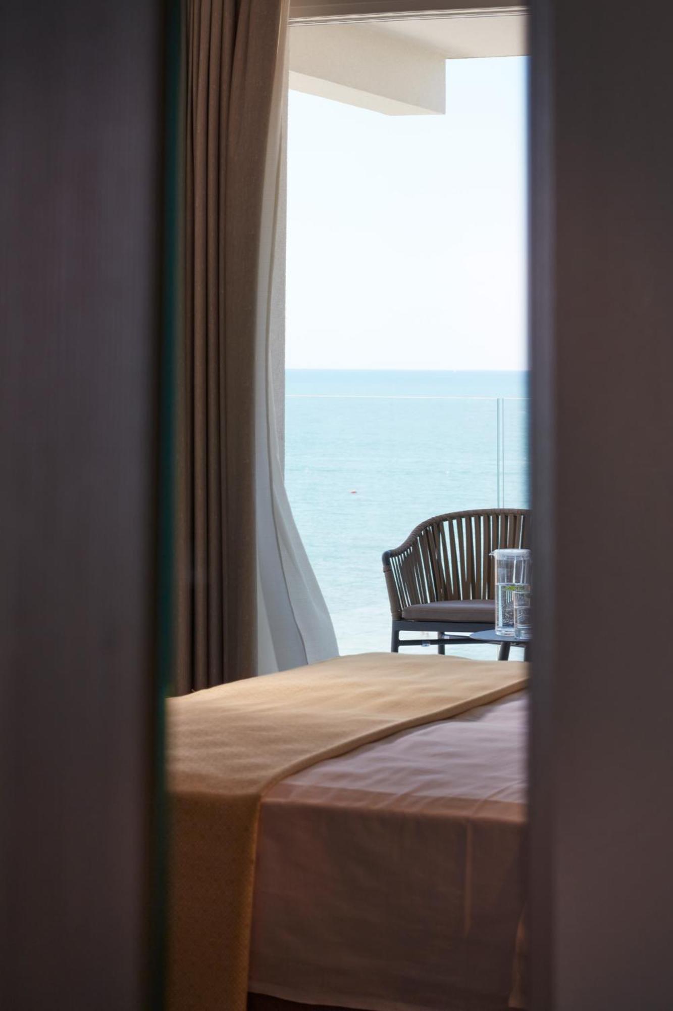 Hotel Pelikan リニャーノ・サッビアドーロ エクステリア 写真